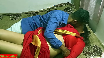 Indian aunty Merry enjoys Christmas day sex with young dish boy in red saree